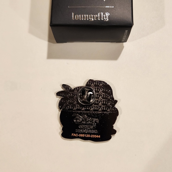 Loungefly Disney Mickey Mouse & Friends Goofy Sunset Beach Blind Box Pin Opened - Picture 8 of 11